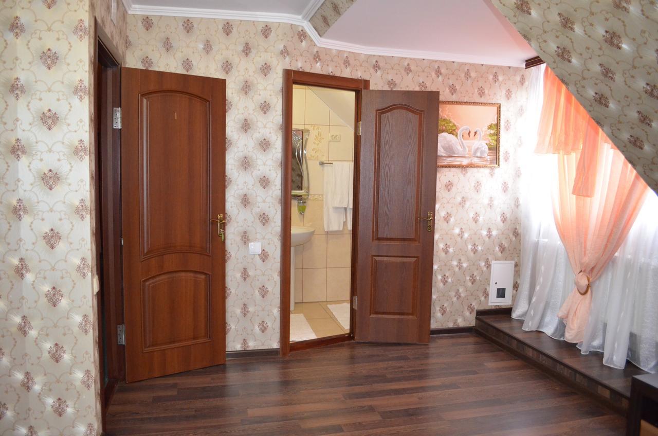 Hotel Fiyesta Starokostyantyniv Ngoại thất bức ảnh