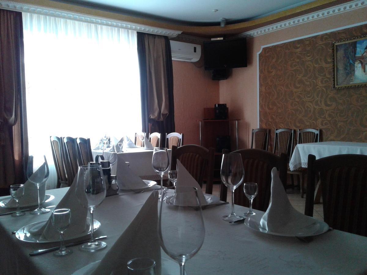 Hotel Fiyesta Starokostyantyniv Ngoại thất bức ảnh